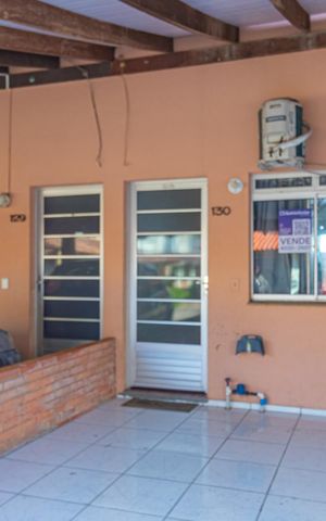 Casa de condomínio à venda com 45m², 2 quartos e 1 vaga Casa de condomínio à venda com 45m², 2 quartos e 1 vagaFachada