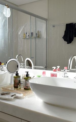Apartamento à venda com 181m², 3 quartos e 3 vagasBanheiro da Suíte 1