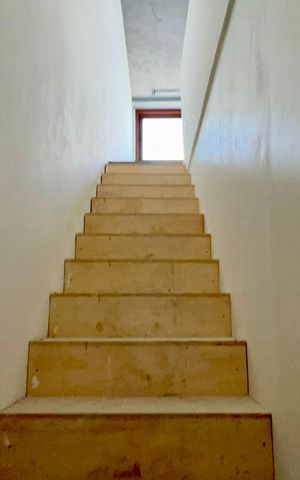 Apartamento à venda com 84m², 1 quarto e 1 vaga Apartamento à venda com 84m², 1 quarto e 1 vagaEscada