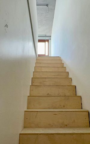 Apartamento à venda com 84m², 1 quarto e 1 vaga Apartamento à venda com 84m², 1 quarto e 1 vagaEscada