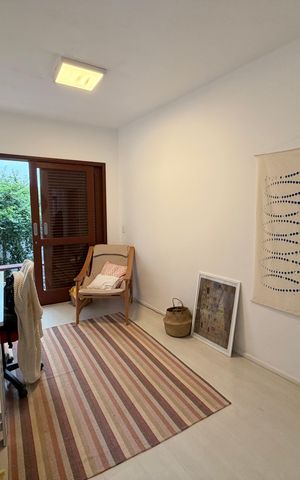 Casa de condomínio à venda com 120m², 1 quarto e 1 vaga Casa de condomínio à venda com 120m², 1 quarto e 1 vagaEscritório