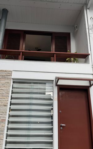 Casa de condomínio à venda com 120m², 1 quarto e 1 vaga Casa de condomínio à venda com 120m², 1 quarto e 1 vagaFachada