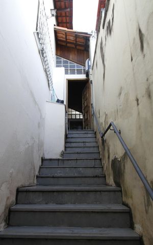 Casa à venda com 370m², 4 quartos e 3 vagasEscada