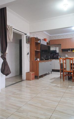 Casa à venda com 91m², 3 quartos e 2 vagasSala