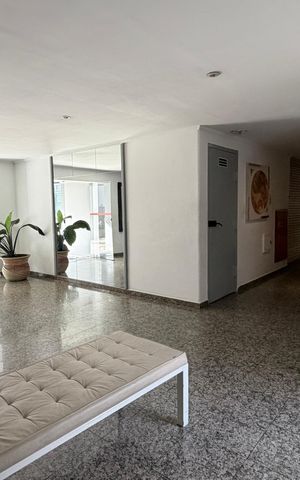 Apartamento à venda com 79m², 2 quartos e 1 vaga Apartamento à venda com 79m², 2 quartos e 1 vagaHall de entrada