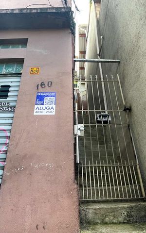 Casa para alugar com 70m², 2 quartos e sem vaga Casa para alugar com 70m², 2 quartos e sem vagaFachada