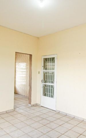 Casa para alugar com 70m², 2 quartos e sem vaga Casa para alugar com 70m², 2 quartos e sem vagaSala