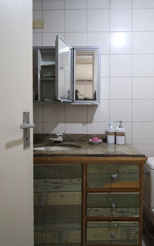 Casa à venda com 200m², 4 quartos e 4 vagasBanheiro 2
