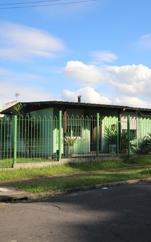 Casa à venda com 200m², 4 quartos e 4 vagasFachada