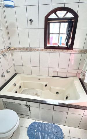 Casa à venda com 259m², 3 quartos e 2 vagas Casa à venda com 259m², 3 quartos e 2 vagasBanheiro 2