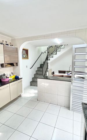 Casa à venda com 259m², 3 quartos e 2 vagas Casa à venda com 259m², 3 quartos e 2 vagasCozinha
