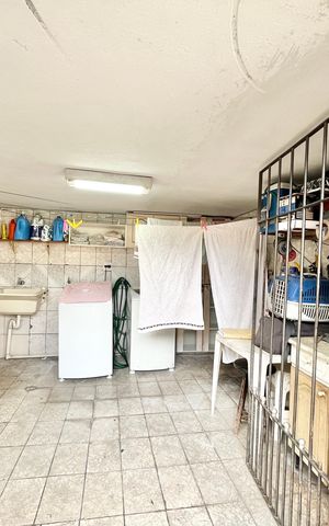 Casa à venda com 259m², 3 quartos e 2 vagas Casa à venda com 259m², 3 quartos e 2 vagasÁrea de Serviço