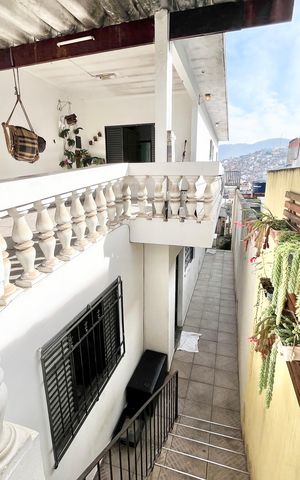 Casa à venda com 259m², 3 quartos e 2 vagas Casa à venda com 259m², 3 quartos e 2 vagasGaragem/Escada