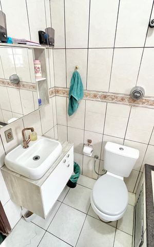 Casa à venda com 259m², 3 quartos e 2 vagas Casa à venda com 259m², 3 quartos e 2 vagasBanheiro 2