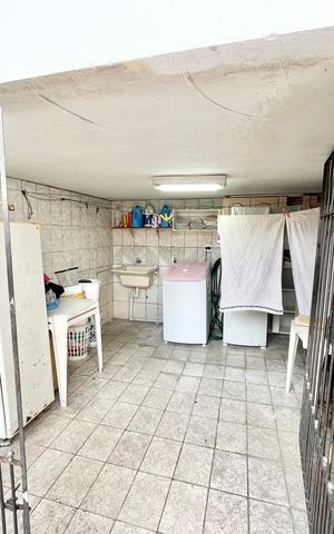 Casa à venda com 259m², 3 quartos e 2 vagas Casa à venda com 259m², 3 quartos e 2 vagasÁrea de Serviço