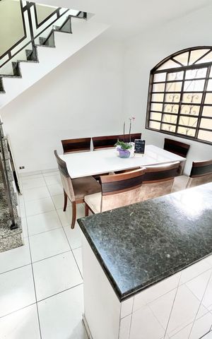 Casa à venda com 259m², 3 quartos e 2 vagas Casa à venda com 259m², 3 quartos e 2 vagasSala de Jantar
