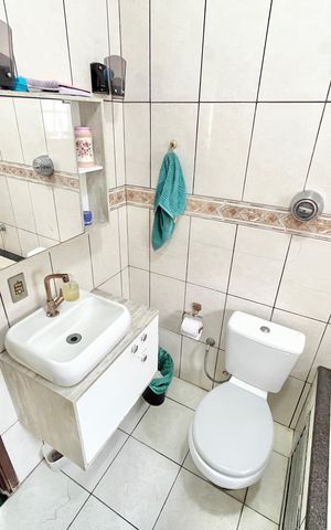 Casa à venda com 259m², 3 quartos e 2 vagas Casa à venda com 259m², 3 quartos e 2 vagasBanheiro 2