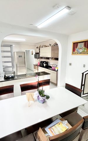 Casa à venda com 259m², 3 quartos e 2 vagas Casa à venda com 259m², 3 quartos e 2 vagasSala de Jantar