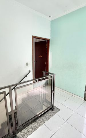 Casa à venda com 259m², 3 quartos e 2 vagas Casa à venda com 259m², 3 quartos e 2 vagasCopa