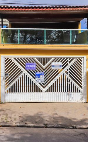 Casa à venda com 148m², 3 quartos e 2 vagasFachada