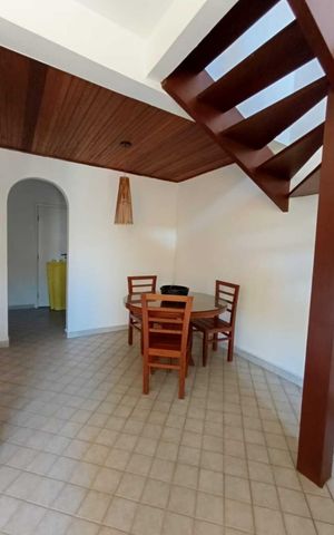 Casa de condomínio para alugar com 360m², 3 quartos e 2 vagas
