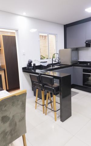 Casa à venda com 96m², 2 quartos e 2 vagasSala/Cozinha