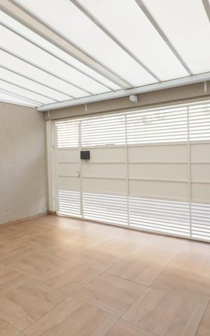 Casa à venda com 96m², 2 quartos e 2 vagasGaragem