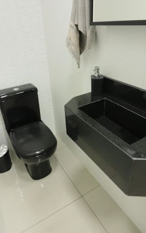 Casa à venda com 96m², 2 quartos e 2 vagasLavabo