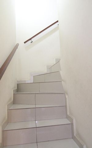 Casa à venda com 70m², 2 quartos e 1 vagaEscada