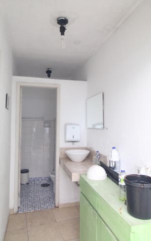 Casa à venda com 92m², 2 quartos e 1 vagaFundos da casa