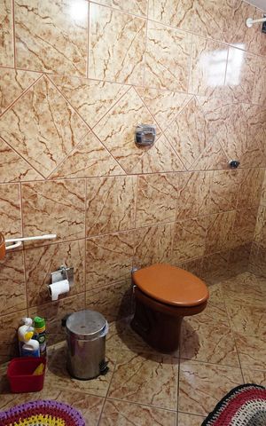 Casa à venda com 360m², 5 quartos e 1 vaga Casa à venda com 360m², 5 quartos e 1 vagaCasa 2 - Banheiro social