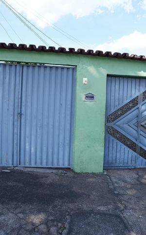 Casa à venda com 360m², 5 quartos e 1 vaga Casa à venda com 360m², 5 quartos e 1 vagaFachada