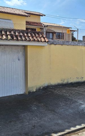 Casa à venda com 360m², 3 quartos e 3 vagas Casa à venda com 360m², 3 quartos e 3 vagasFachada