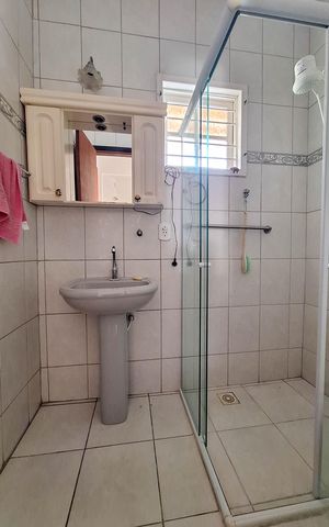 Casa à venda com 360m², 3 quartos e 3 vagas Casa à venda com 360m², 3 quartos e 3 vagasBanheiro Social