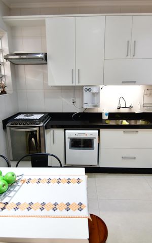 Casa à venda com 310m², 4 quartos e 4 vagasCozinha