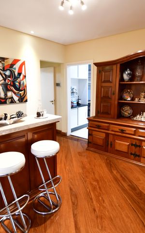 Casa à venda com 310m², 4 quartos e 4 vagasSala