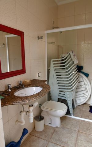 Casa à venda com 310m², 4 quartos e 4 vagasBanheiro de serviço