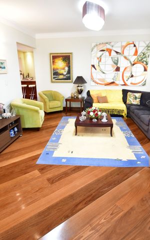 Casa à venda com 310m², 4 quartos e 4 vagasSala