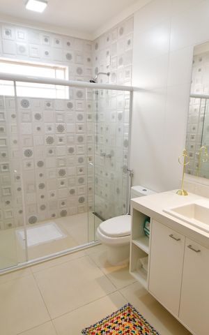 Casa à venda com 310m², 4 quartos e 4 vagasBanheiro 