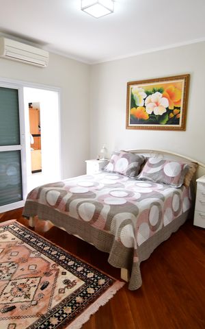 Casa à venda com 310m², 4 quartos e 4 vagasQuarto 4 - Suíte