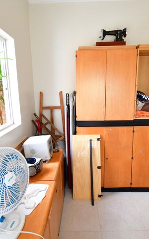 Casa à venda com 310m², 4 quartos e 4 vagasQuarto de Serviço