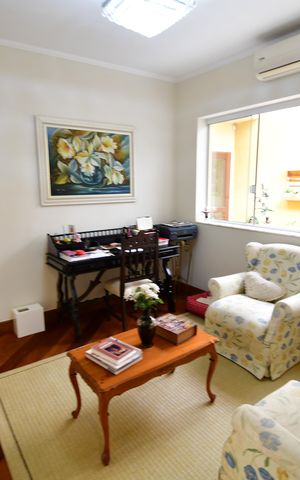 Casa à venda com 310m², 4 quartos e 4 vagasSala