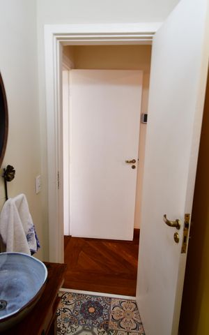 Casa à venda com 310m², 4 quartos e 4 vagasLavabo