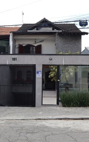 Casa para alugar com 440m², 4 quartos e 15 vagasFachada e portão