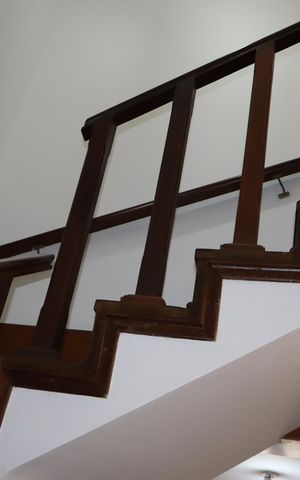 Casa para alugar com 440m², 4 quartos e 15 vagasEscada para corredor