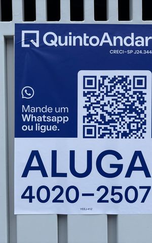 Casa para alugar com 313m², 3 quartos e 1 vaga Casa para alugar com 313m², 3 quartos e 1 vagaFachada