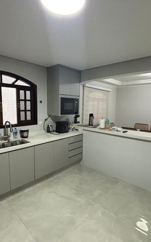 Casa para alugar com 313m², 3 quartos e 1 vaga Casa para alugar com 313m², 3 quartos e 1 vagaCozinha - Armários