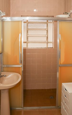 Casa à venda com 150m², 4 quartos e 1 vaga Casa à venda com 150m², 4 quartos e 1 vagaBanheiro 2