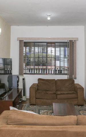 Casa à venda com 150m², 4 quartos e 1 vaga Casa à venda com 150m², 4 quartos e 1 vagaSala