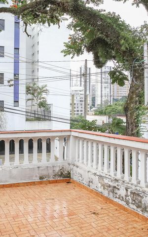 Casa à venda com 150m², 4 quartos e 1 vaga Casa à venda com 150m², 4 quartos e 1 vagaVaranda
